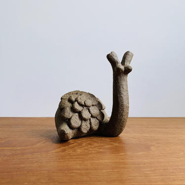 Vintage Margaret Hudson snail figurine / handmade studio pottery figurine / gift for gardener 