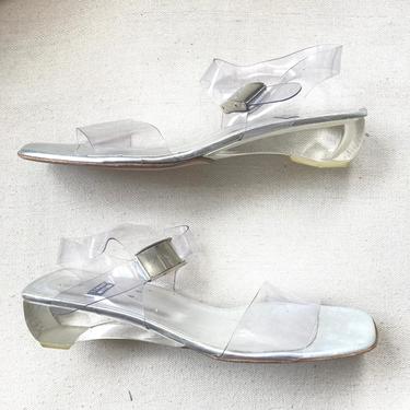 Vintage Clear + LUCITE + Silver Square Toe Sandals / STUART WEITZMAN / Mod Vibes / 8 