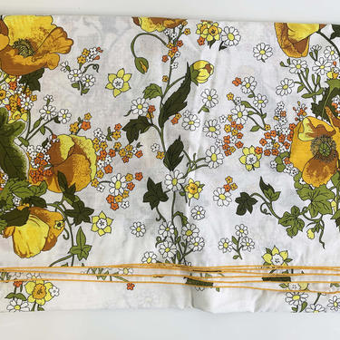 Vintage Floral Yellow Tablecloth Flower Print Pattern Mid-Century 1970s Retro Table Cloth Dining Room Kitchen Home Decor Linen 70s 