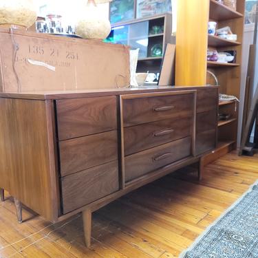 Walnut 9-drawer Dresser in the Manor of Broyhill Emphasis