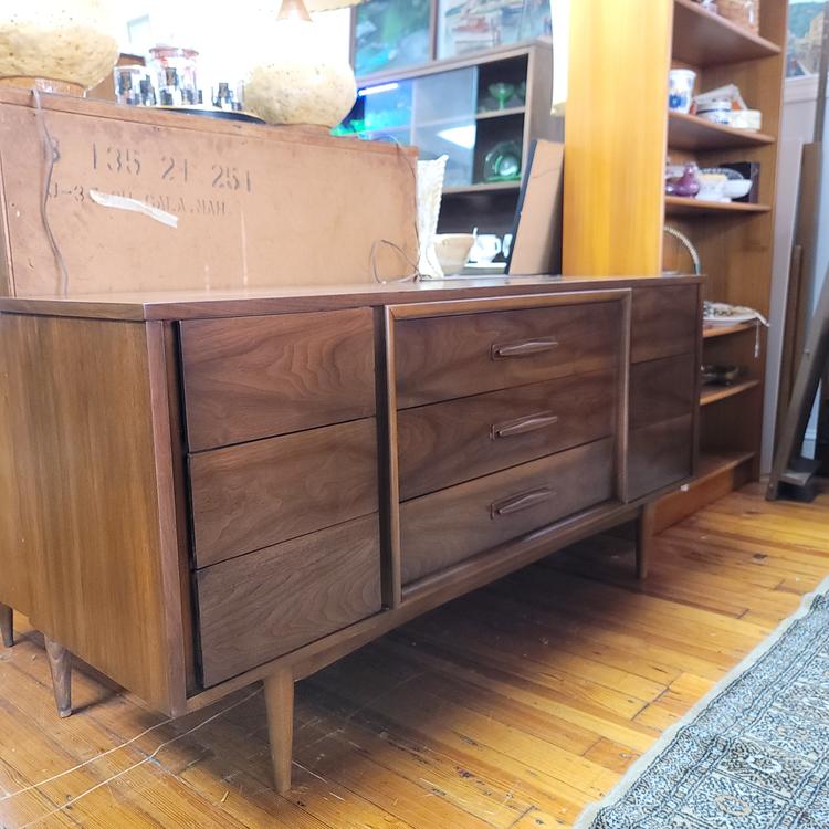 Walnut 9-drawer Dresser in the Manor of Broyhill Emphasis
