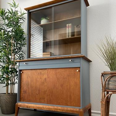 Vintage Mid Century Modern China Cabinet Display Cabinet Hutch by Heywood Wakefield *Local Pick Up Only 