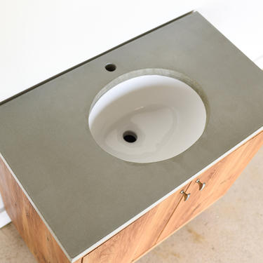 Concrete Vanity Top / Oval Undermount Sink 