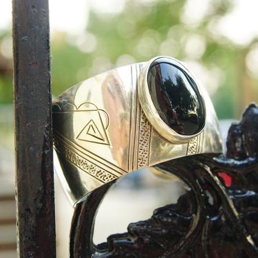 Vintage Sterling Silver & Onyx Cuff Bracelet, Intricate Hammered Designs, Glossy Black Gemstone, Adjustable Silver Cuff, 6&quot; L 