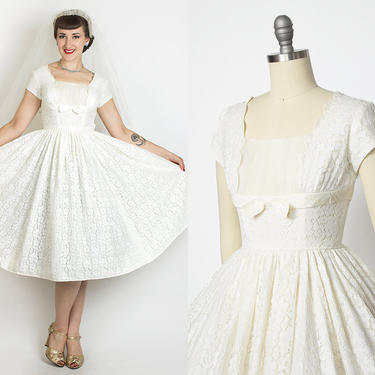 Vintage 1950s Wedding Dress | 50s Lace &amp; Tulle Off-White Full Skirt Cupcake Wedding Gown (x-small) 