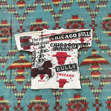 Vintage 1990s Chicago Bulls All Around Graphic T Shirt 