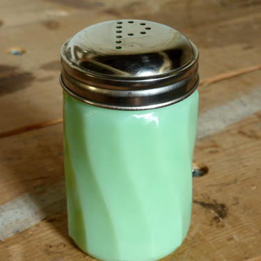 Vintage Jadeite Swirl Shaker Pepper Salt Mid Century 