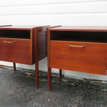 Mid Century Modern Pair of Nightstands Side End Tables 1379