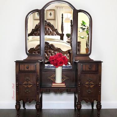 Beautiful Vintage Vanity with Trifold Mirror