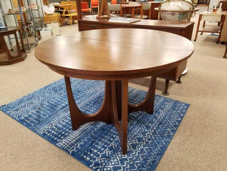                   Mid-Century Modern dining table from the Brasilia collection by Broyhill