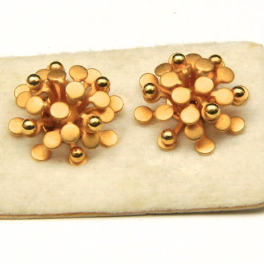 Vintage Modernist Floral Gold-Tone Clip Earrings Austria Retro Costume Jewelry 