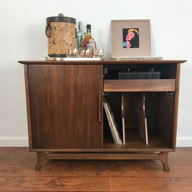 MID CENTURY MODERN Record Player Cabinet/Wine Rack 