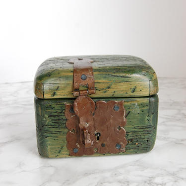 Wood Box with Metal Latch - Green Wood Asian Style Box - Jewelry Keepsake Box by PursuingVintage1