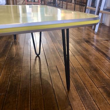 Mid Mod &#8216;Boomerang &#8216;Formica Top Coffee Table w\/ hairpin legs