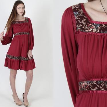 Vintage 70s Burgundy Wildflower Dress / Prairie Country Inspired Dress / Womens Tiered Festival Style Mini Dress 