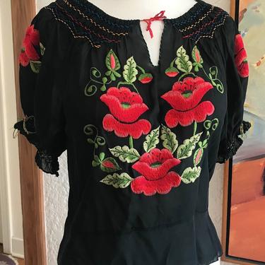Gorgeous 1950's Vintage Peasant Blouse Embroidered  with Huge Red Flowers andHand Smocking! Size Small/ Medium 