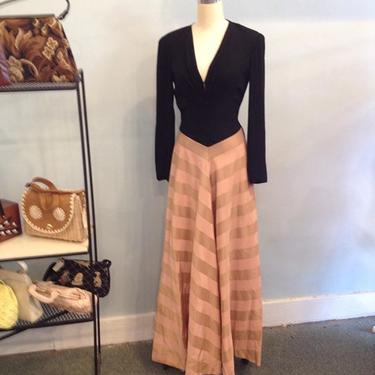 1940s evening dress.  #katherinehepburndress #1940sdress #pollysuesvintageshop