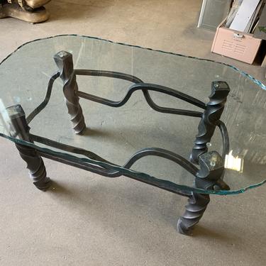 Glass top coffe table with steel base