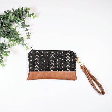 Charcoal and Cream Peaks Wristlet: Small Bag, Wristlet Clutch, Bridesmaid Gift, Phone Wristlet 