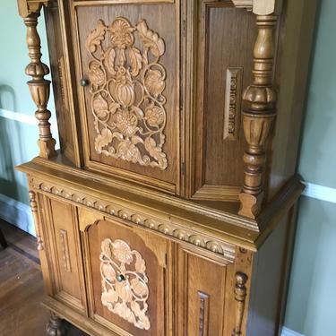 Jacobian Victorian Style Ornately Carved Hutch China Cabinet 