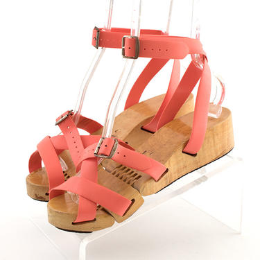 Vintage 1950s Flexiclogs | 50s Strappy Pink Vinyl Articulated Flexible Wood Wedge Sandals (US 7) 