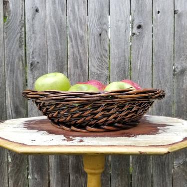 Vintage Wicker Fruit Basket / Woven Brown Table Top Basket / Small Round Accent Basket / All Purpose Rustic Basket / Natural Home Decor 