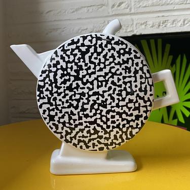 Post modern MAS Italy memphis style ceramic teapot