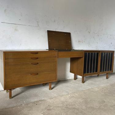 Mid-Century Dresser Set With Vanity by Harvey Probber, signed 