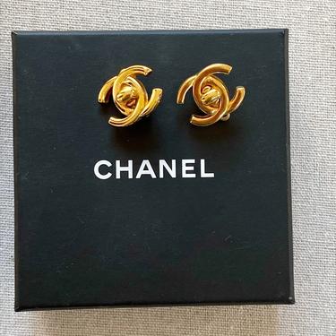 Vintage 1996 CHANEL LETTER CC Turnlock Logo Gold Clip on Earrings Jewelry *Authentic* 