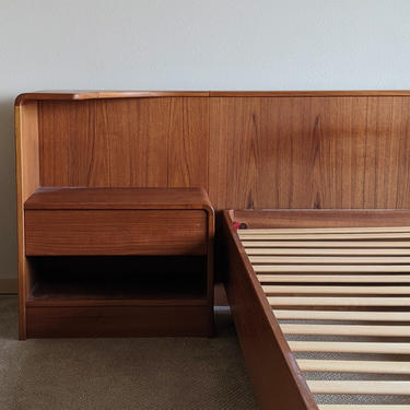 Vintage Queen Platform Bed Teak Danish Modern Mid Century 