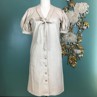 1970s shift, puff shoulders, beige linen dress, vintage 70s dress, button front, tie neck, size small, minimalist style, 34 bust, classic 
