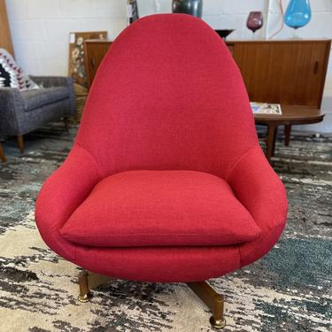 Mid Century Scoop Swivel Chair by Greaves &amp; Thomas