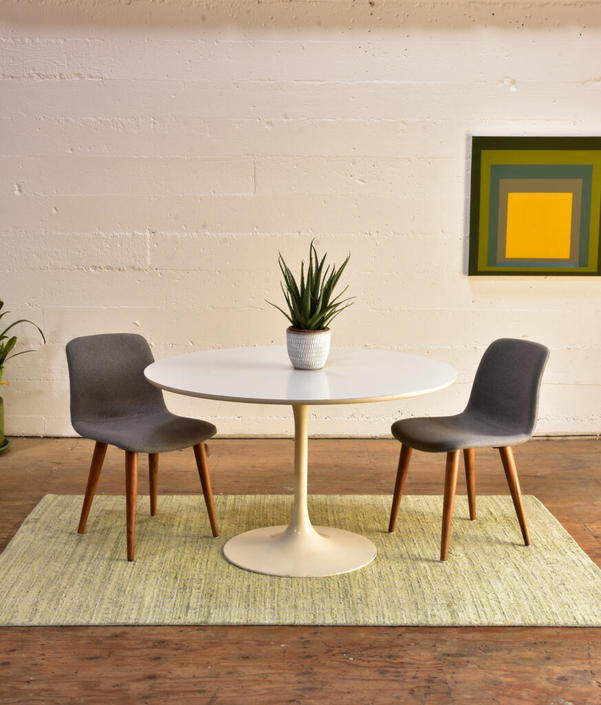 Round Tulip Dining Table by Burke