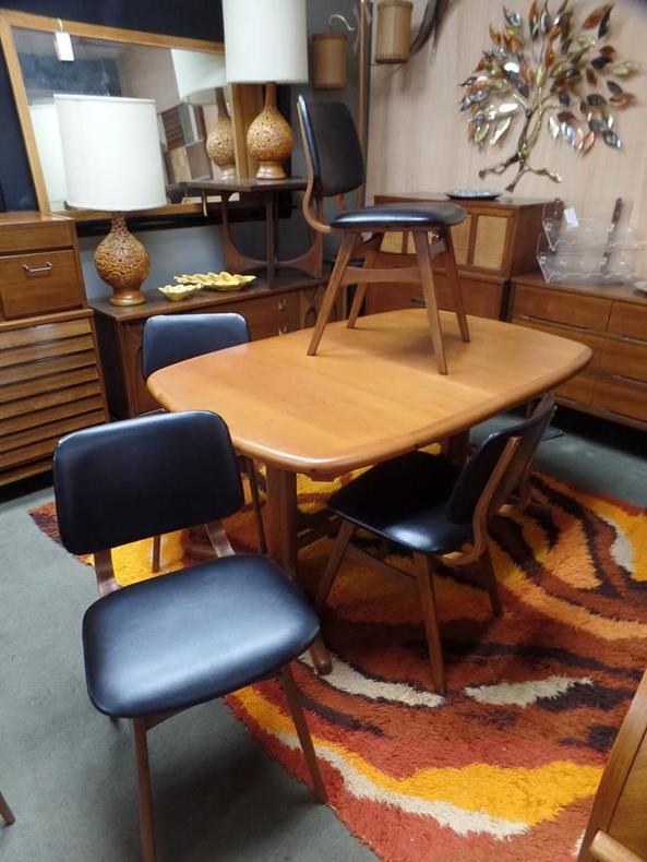 Set of four Mid-Century Modern bentwood dining chairs with new upholstery