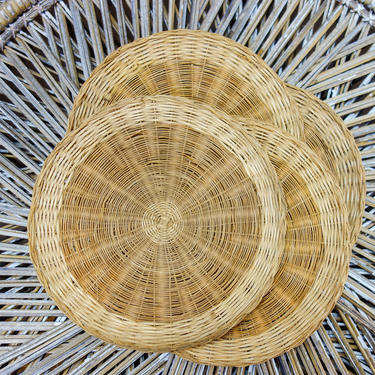 Set of 4 vintage woven rattan paper plate holders, wicker tray for BBQ, picnic, camping, hanging wall basket or plate for bohemian decor 