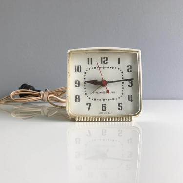 Vintage General Electric Alarm Clock/ Vintage Alarm Clock 