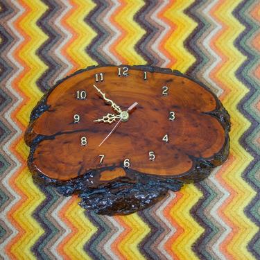 Vintage 70s live edge wood slab clock, 70s small burl wood clock for rustic cabin decor, resin hanging battery operated wall clock MCM 