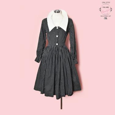 1950's Fleur-de-lis Print Vintage Dress, Full Skirt, Fit &amp; Flare, 1940's Black and white Cotton Shirt Dress French 