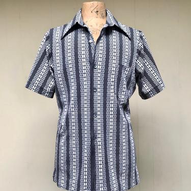 Vintage 1970s Mens Shirt, Black and White Geometric Print Short Sleeve Trim Fit Hipster Shirt, Large 44 Chest 