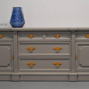 Customizable - Beautiful Sideboard / Buffet table (Bassett Furniture) by Unique