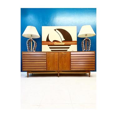 Mid Century Modern Credenza or Console by American of Martinsville Dania Line 
