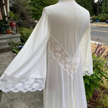 70’s lacy sheer long sexy robe~ Stevie Nicks vibes~ white witch lace long belled sleeves~ open front ~ size smallish 