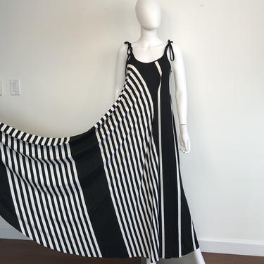 Vtg 70s op art black and white striped maxi dress caftan S/M 