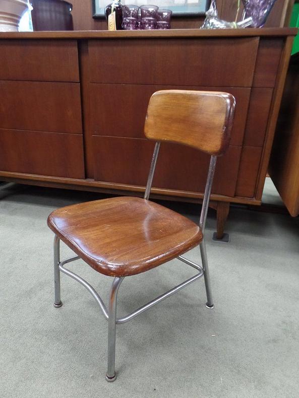 Mid-Century Modern small child's chair by Heywood-Wakefield. 
