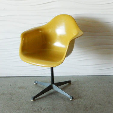 HA-C8081 Eames Fiberglass Arm Chair