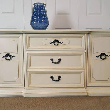 Stunning Buffet / sideboard / Credenza / cream with black handles. by Unique