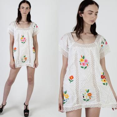 White Crochet Mexican Blouse / Vintage 70s Bright Floral Embroidered Top / Womens White Cotton Lace Pintuck Tent Mini Tunic 