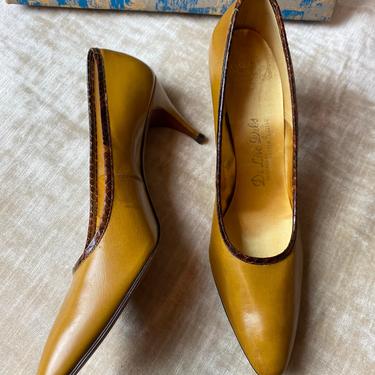60’s DeLiso pumps mod Kitten heel shoes 50’s- 1960’s pinup style Gold mustard yellow Retro women’s stilettos original box size 9-9.5N 