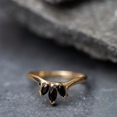10K Yellow Gold and Onyx Crown Ring