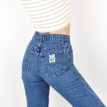 Vintage Levi's High Waisted Jeans / Size 24 25 